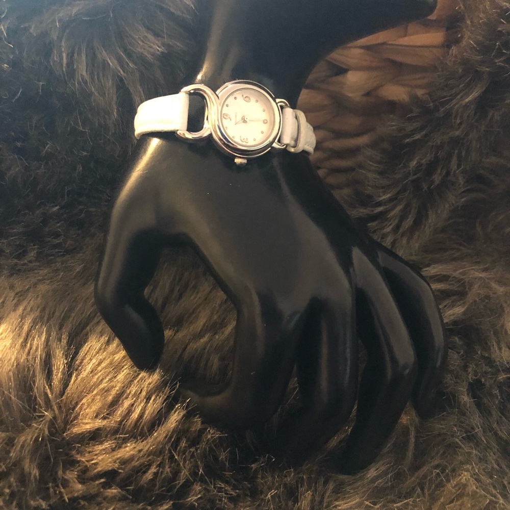 Ladies Diamond white genuine leather watch - Picture 3 of 9